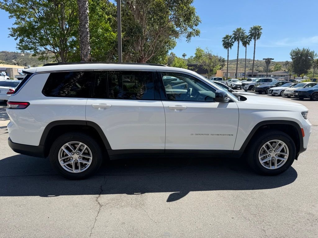 Used 2023 White/off-white Jeep Laredo image 14