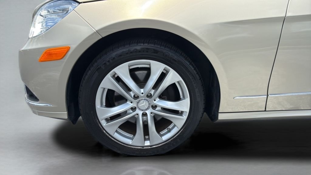 Used 2010  Mercedes-Benz E 350 image 26