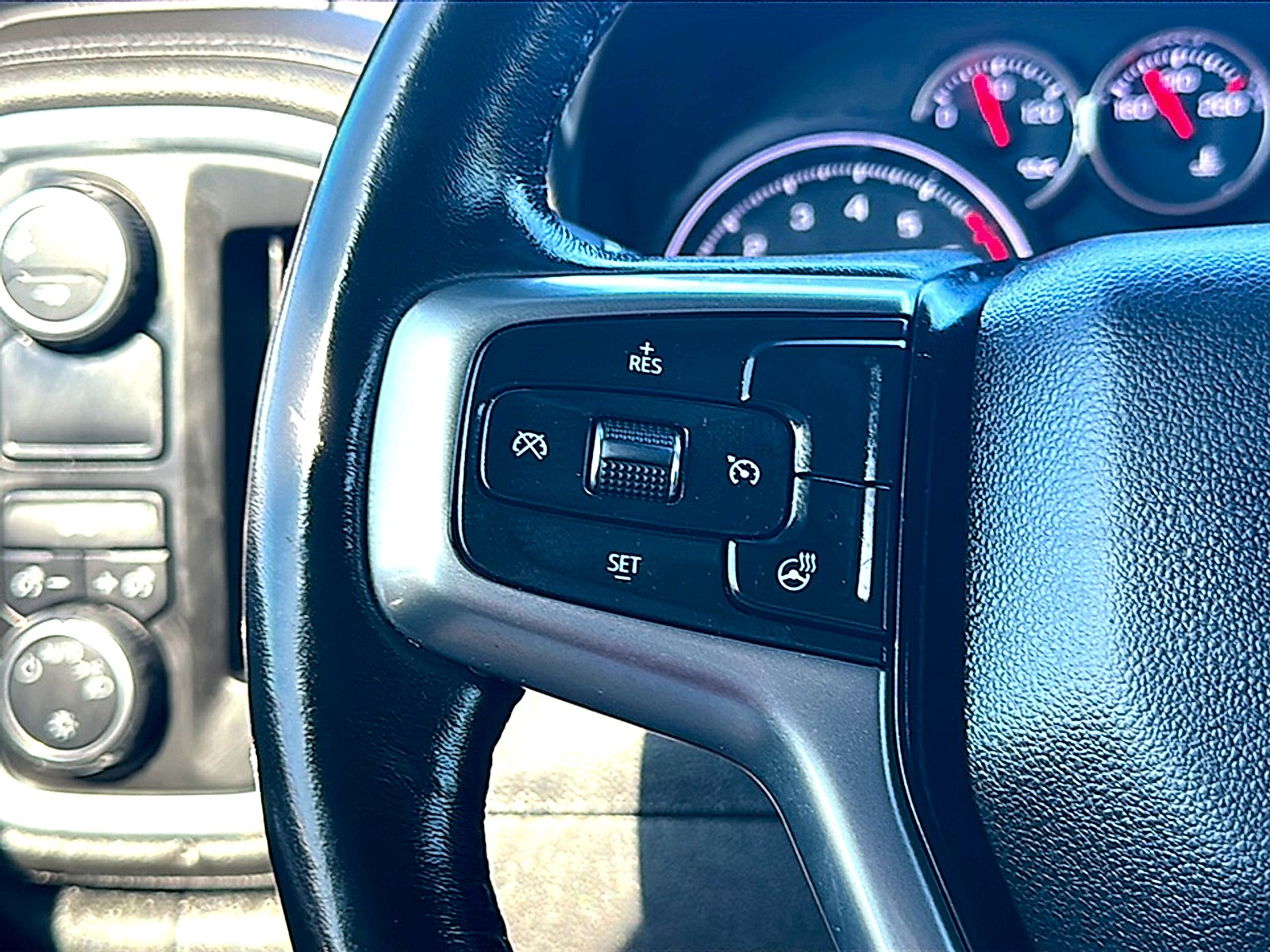 Used 2019 HAVANA BROWN METALLIC Chevrolet LT image 29