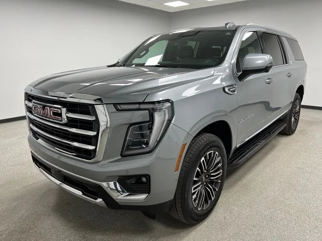Used 2025 Gray GMC Elevation image 4