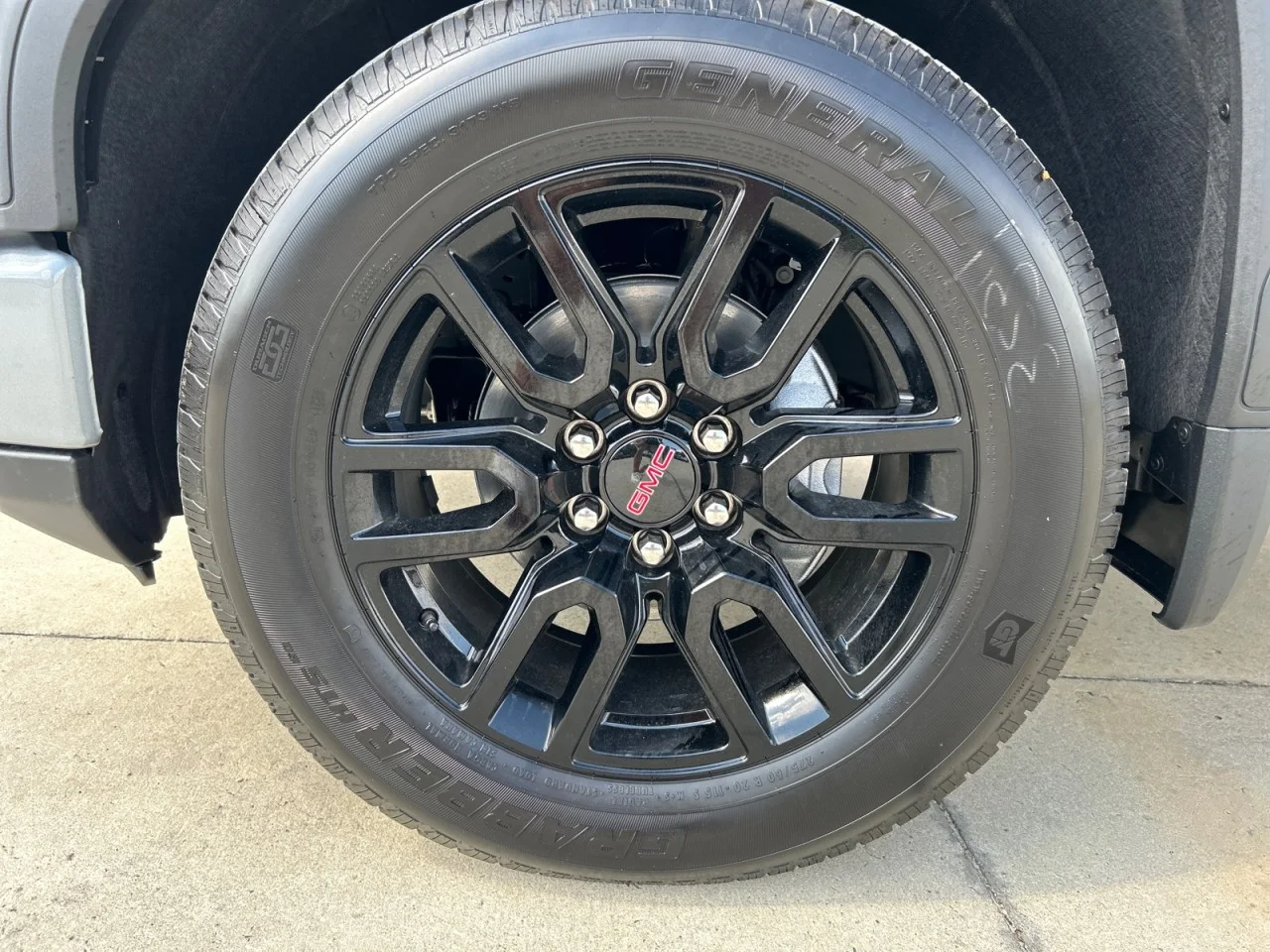 New 2026 Sterling Metallic GMC Elevation image 9