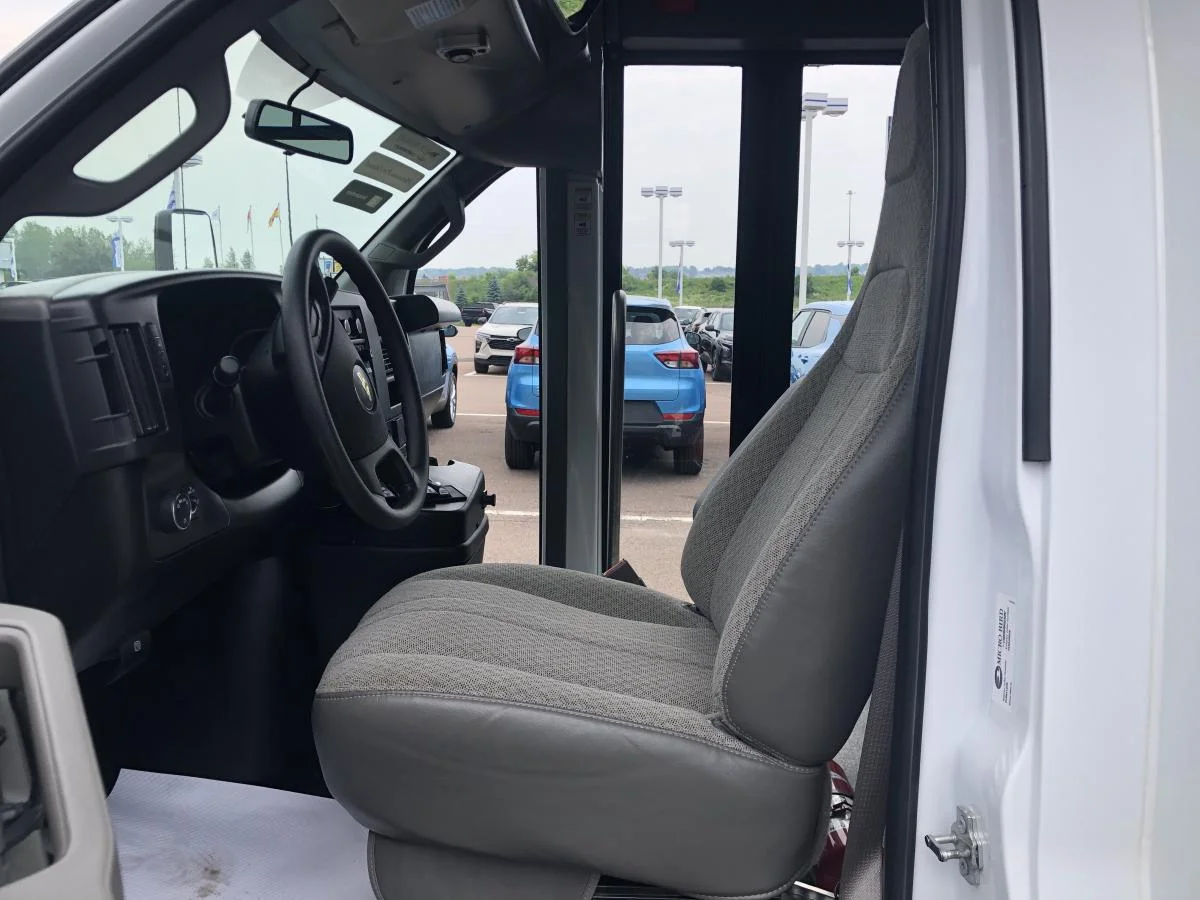 Used 2024 White Chevrolet 4500 Van 159 image 9