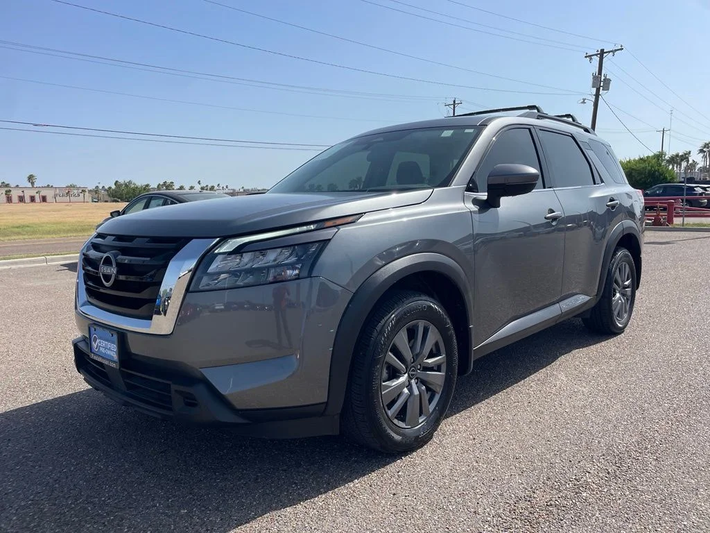 Used 2025 Gray Nissan SV image 3