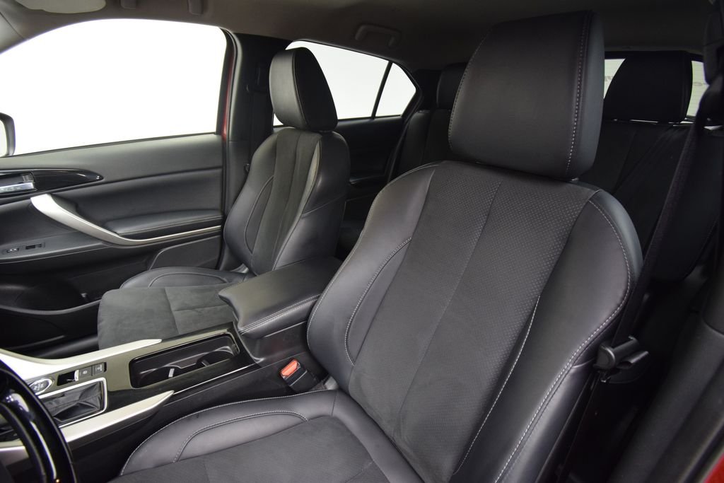Used 2025 Red Mitsubishi SE image 16