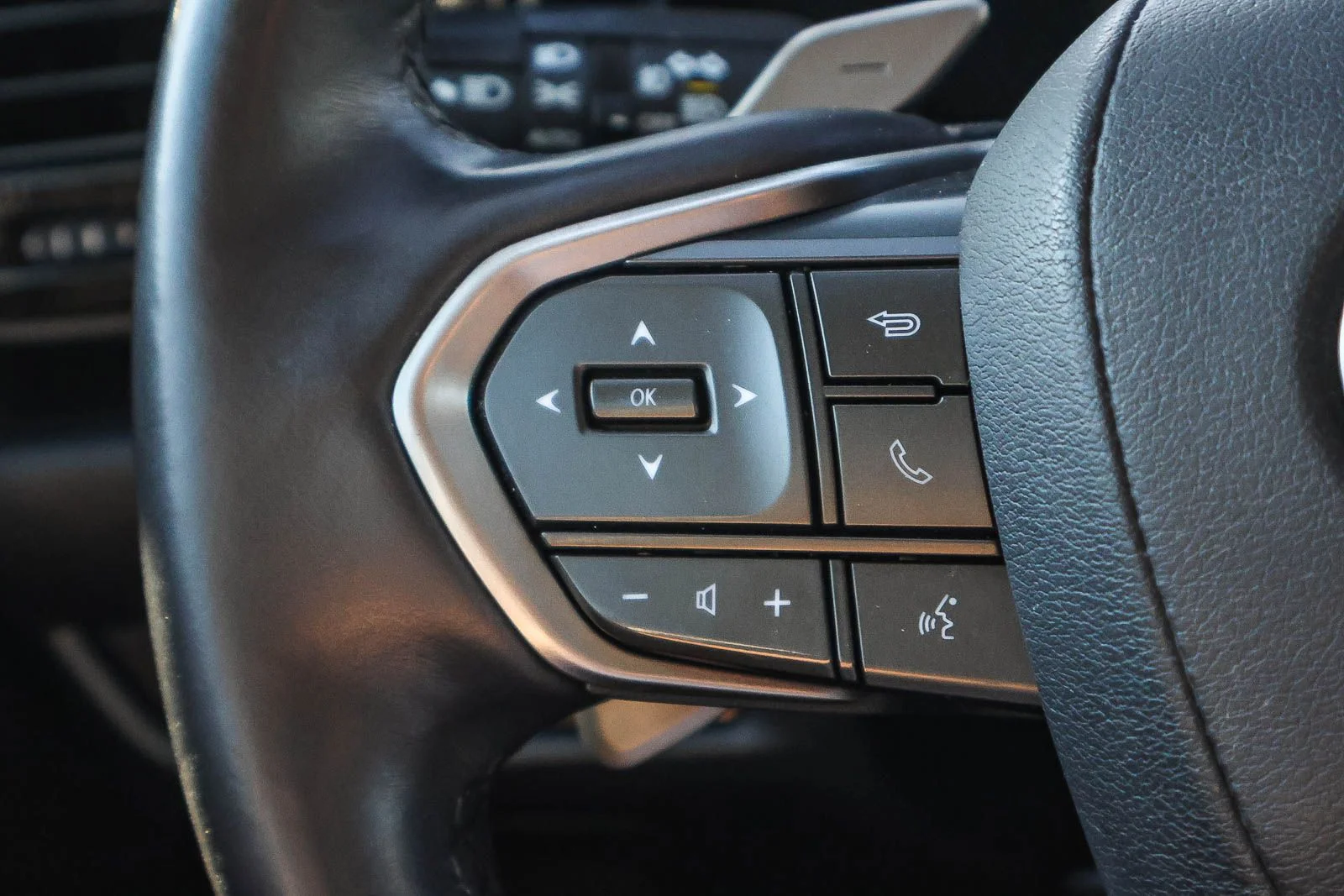 Used 2022 Gray Lexus 350h Base image 33