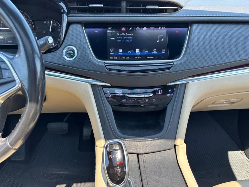 Used 2019 Crystal White Tricoat Cadillac Premium Luxury FWD image 15