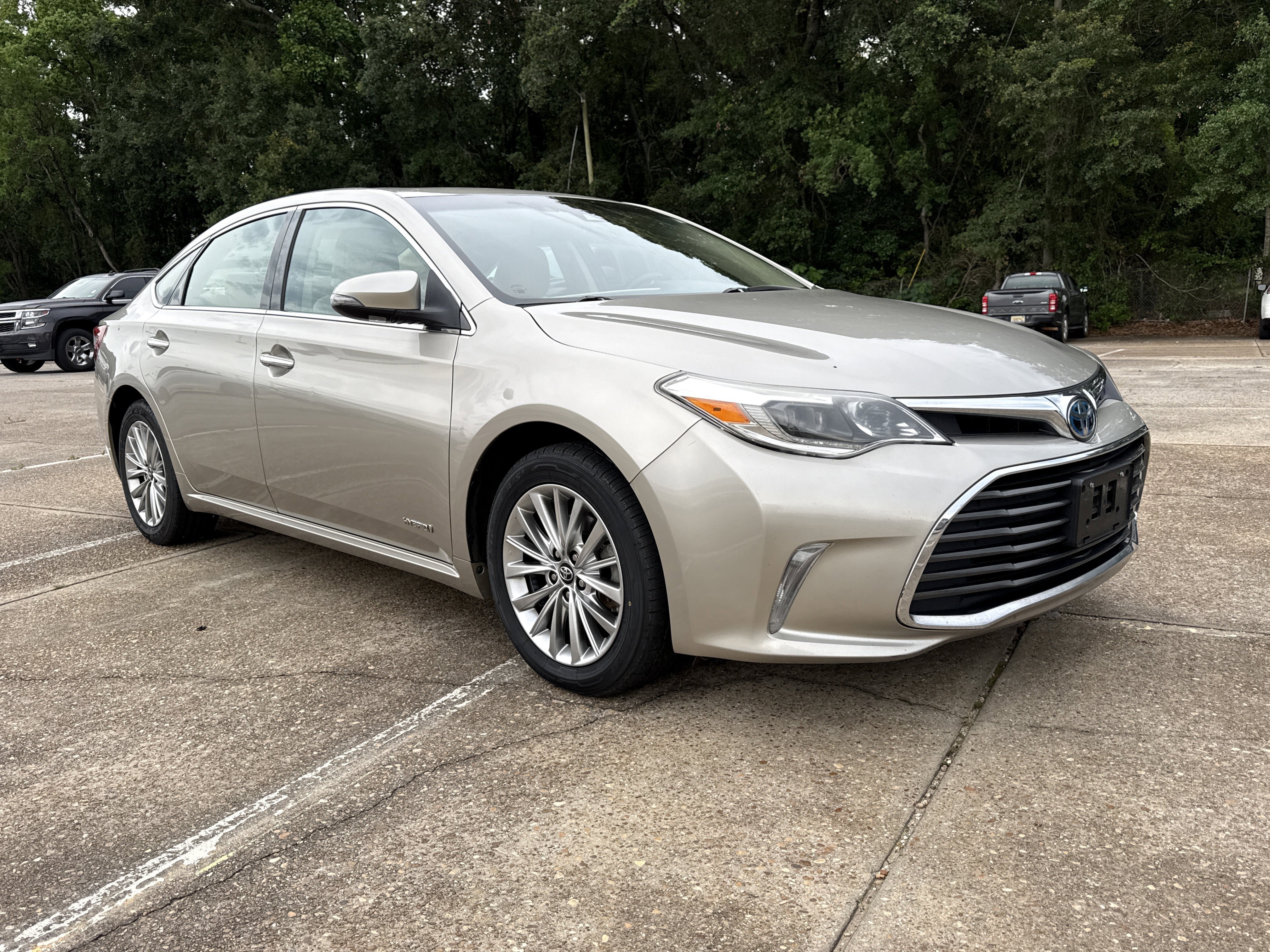 2018 Toyota Avalon Limited Hybrid's photo