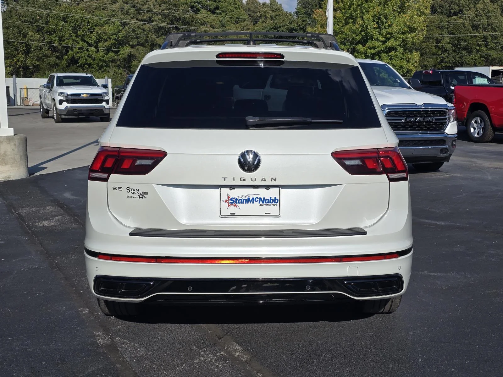 Used 2022 White Volkswagen 2.0T SE R-Line Black image 6