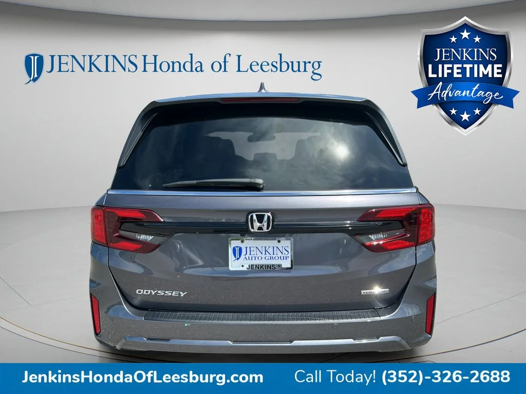 New 2027 Modern Steel Metallic Honda Touring image 4