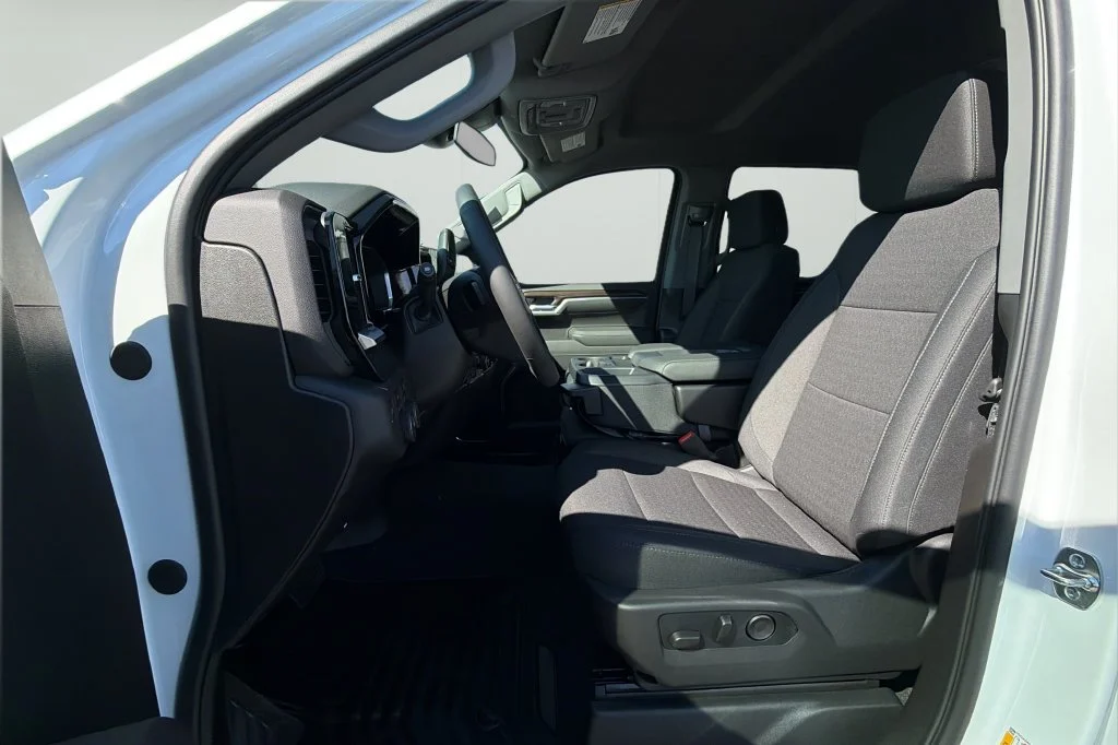 New 2026 Summit White Chevrolet LT image 18