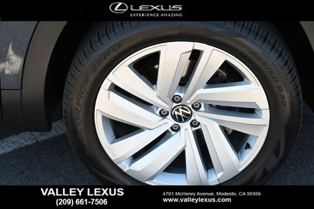 Used 2020 Blue Volkswagen 3.6L V6 SE w/Technology image 21