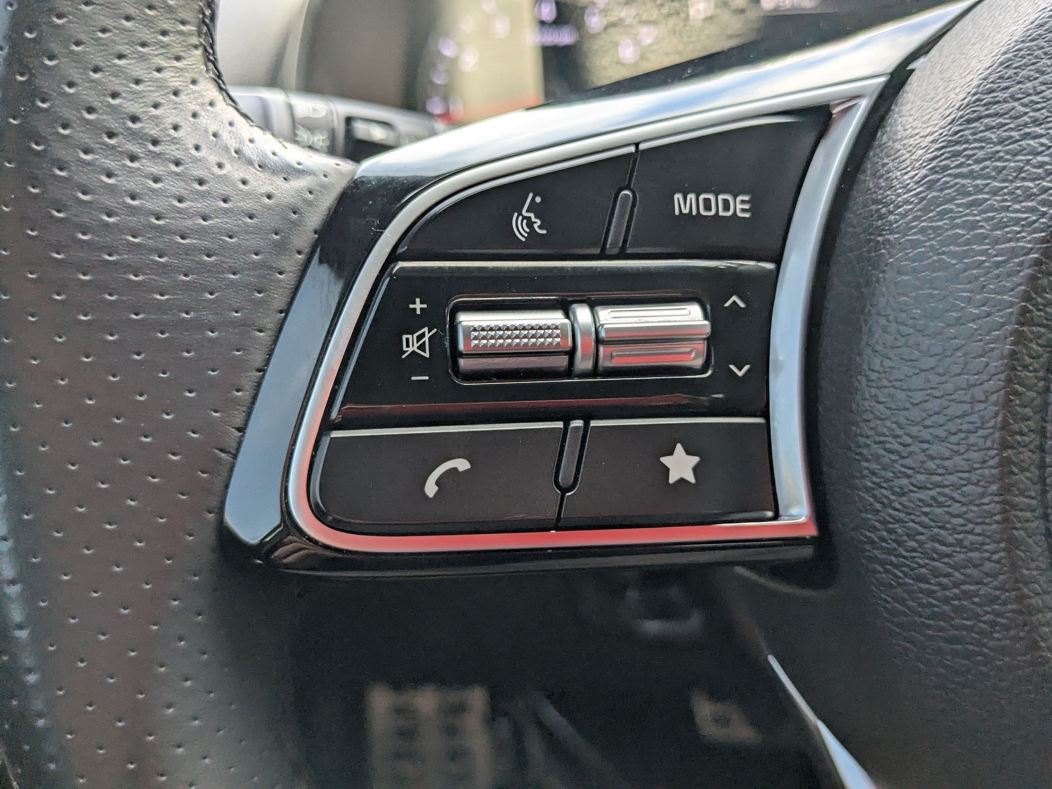 Used 2024 White Kia GT-Line image 18