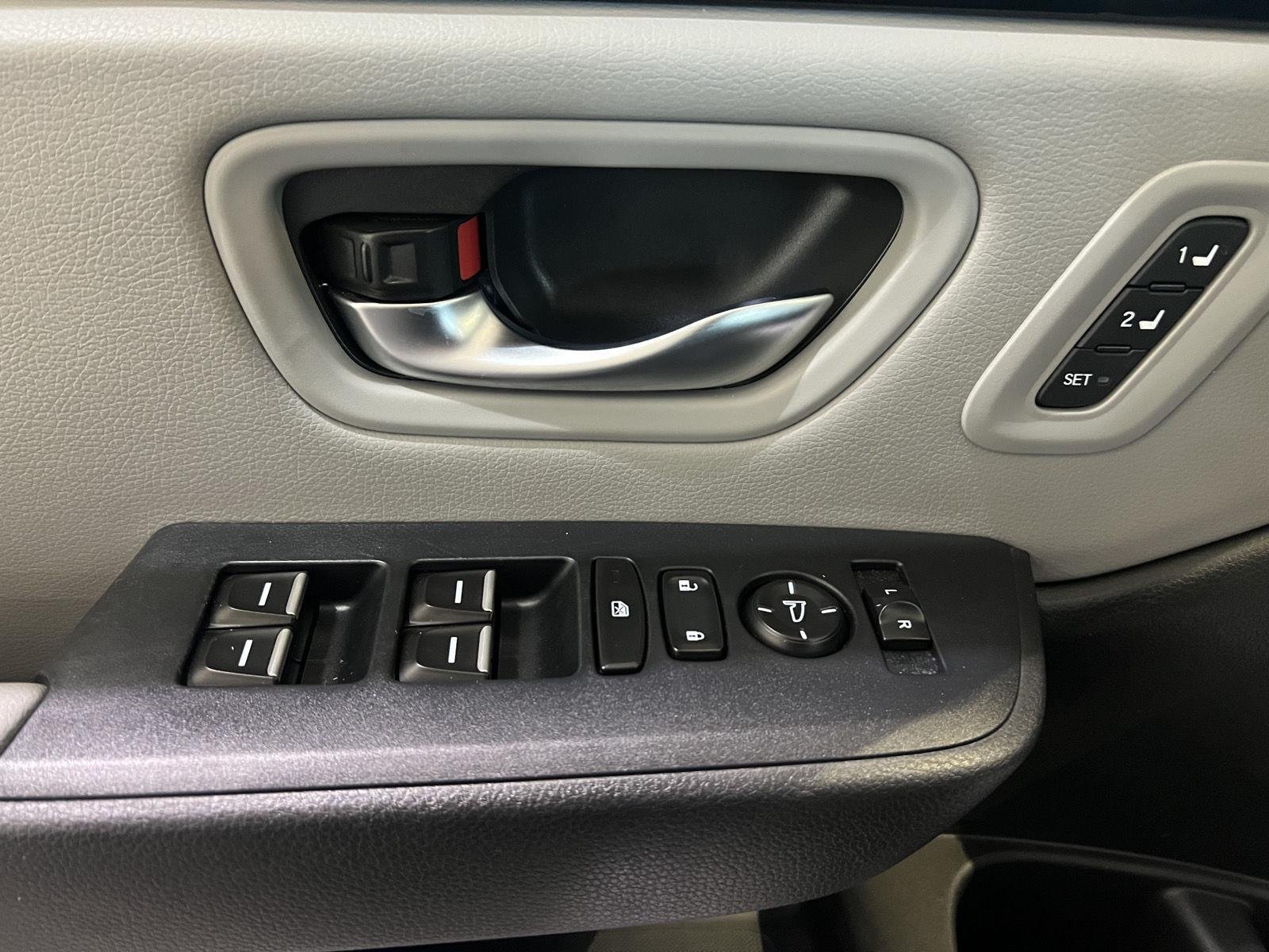 Used 2024 Platinum White Pearl Honda Touring image 18