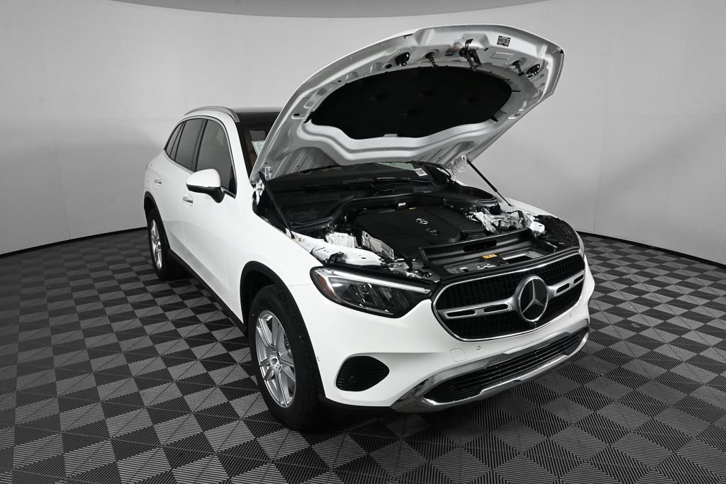 New 2026 Polar White Mercedes-Benz GLC 300 image 32