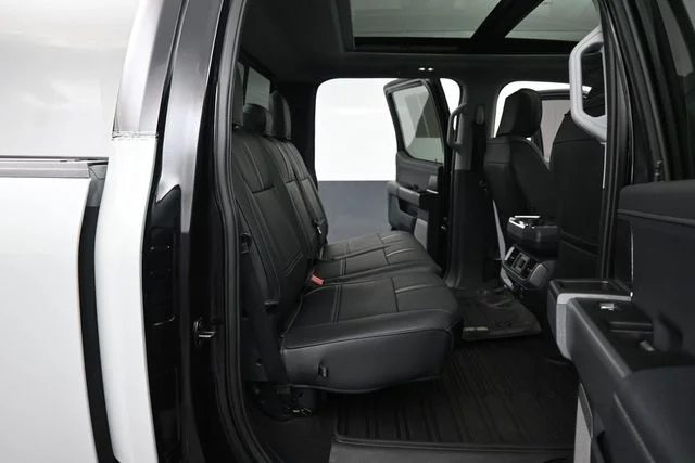 Certified Used 2023 Avalanche Ford XLT image 26