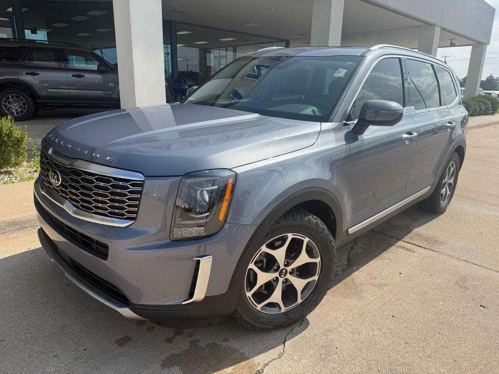 Used 2020 Everlasting Silver Kia EX image 2