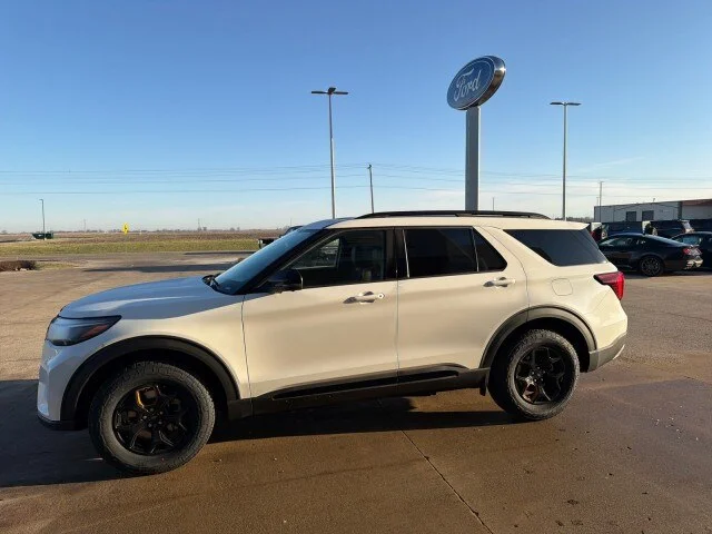 New 2026 Star White Metallic Tri-Coat Ford Tremor® image 21
