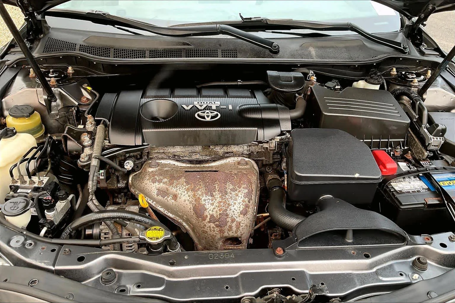 Used 2010 MAGNETIC GRAY MET. Toyota  image 30