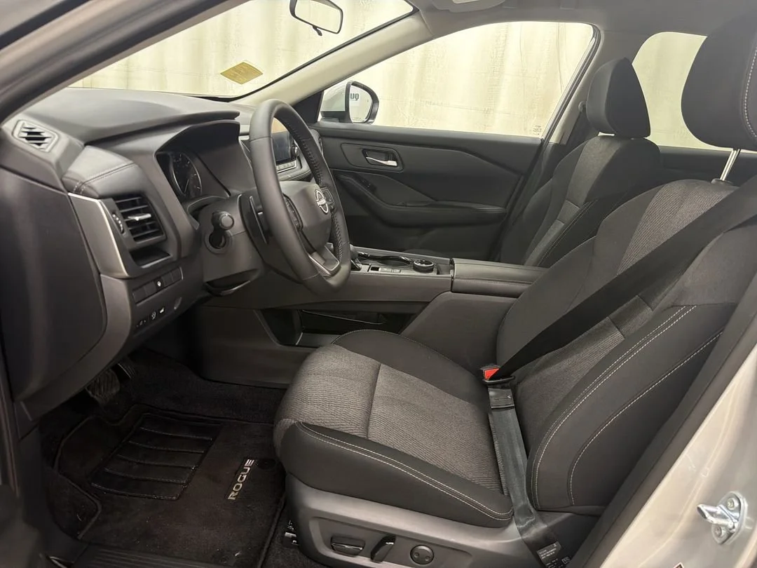 2025 Nissan Rogue SV - Photo 13