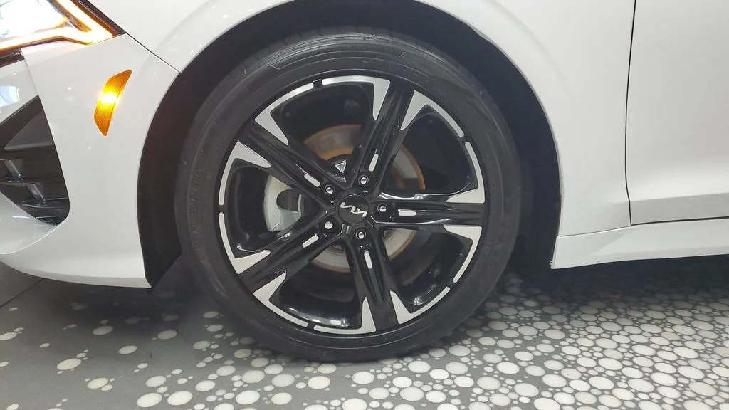 Used 2022 White Kia GT-Line image 7