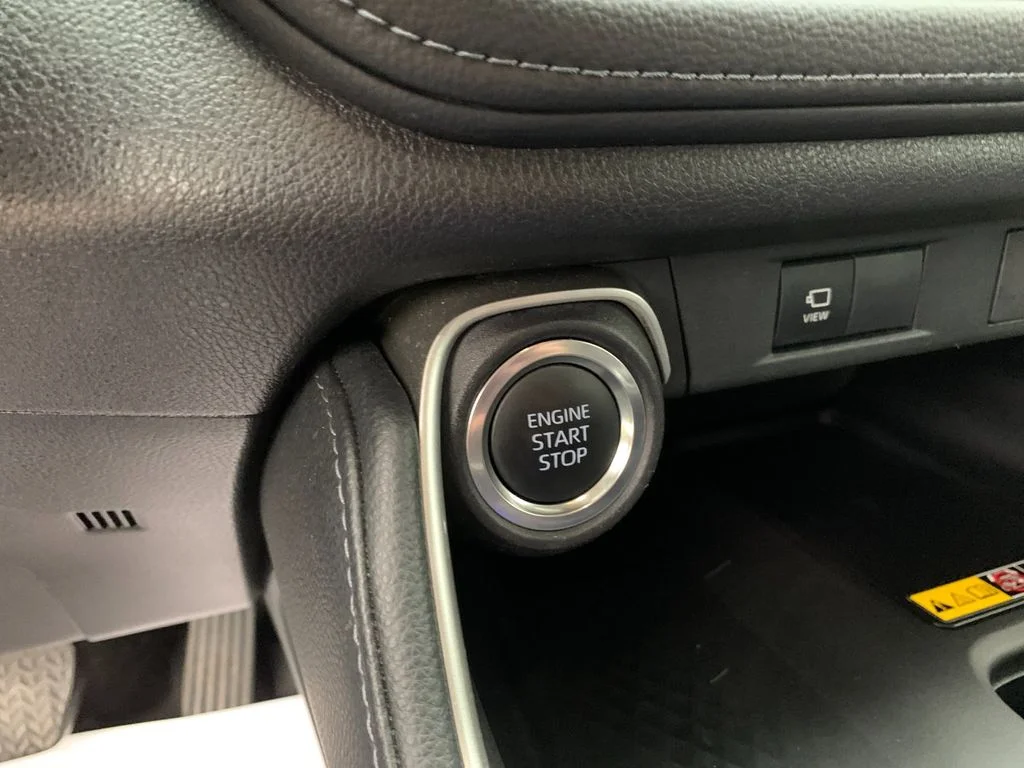 Used 2025 Black Toyota Platinum image 25