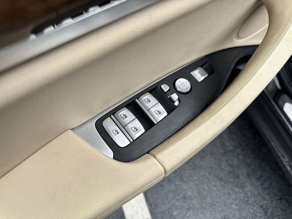 Used 2021 Gray BMW xDrive30i image 13