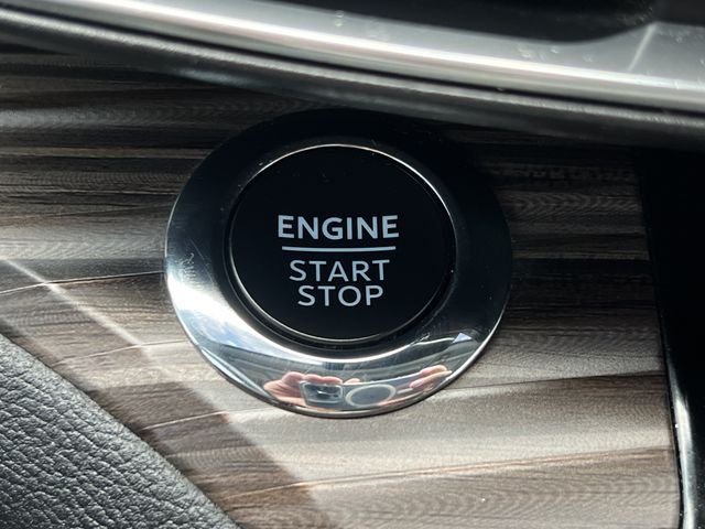 Used 2023 Silver Ford Limited image 26