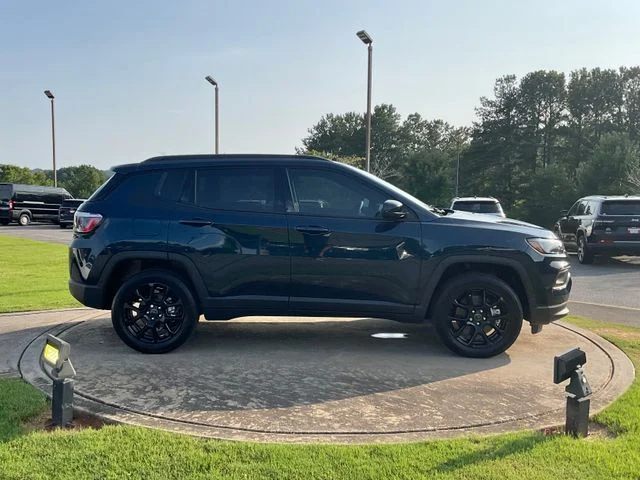 New 2026 Fathom Blue Pearl Coat Jeep Latitude image 8