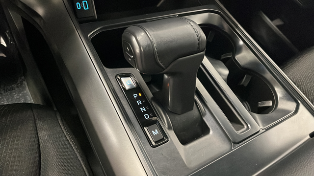Used 2024 Avalanche Gray Ford XLT image 19
