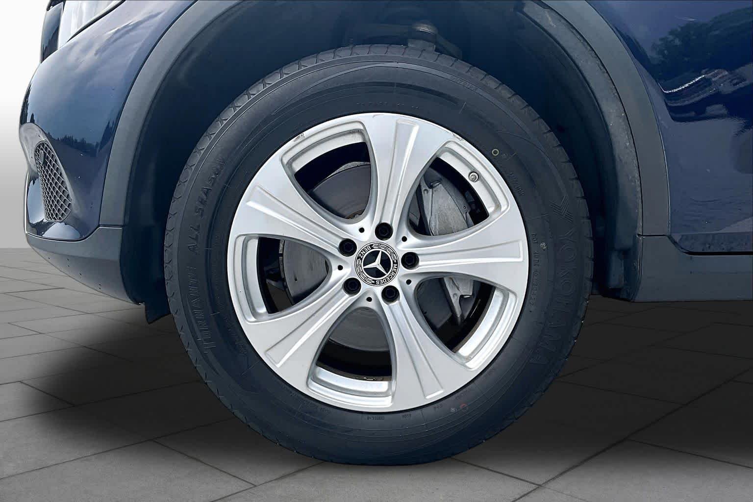 Used 2018 Lunar Blue Metallic Mercedes-Benz GLC 300 image 11