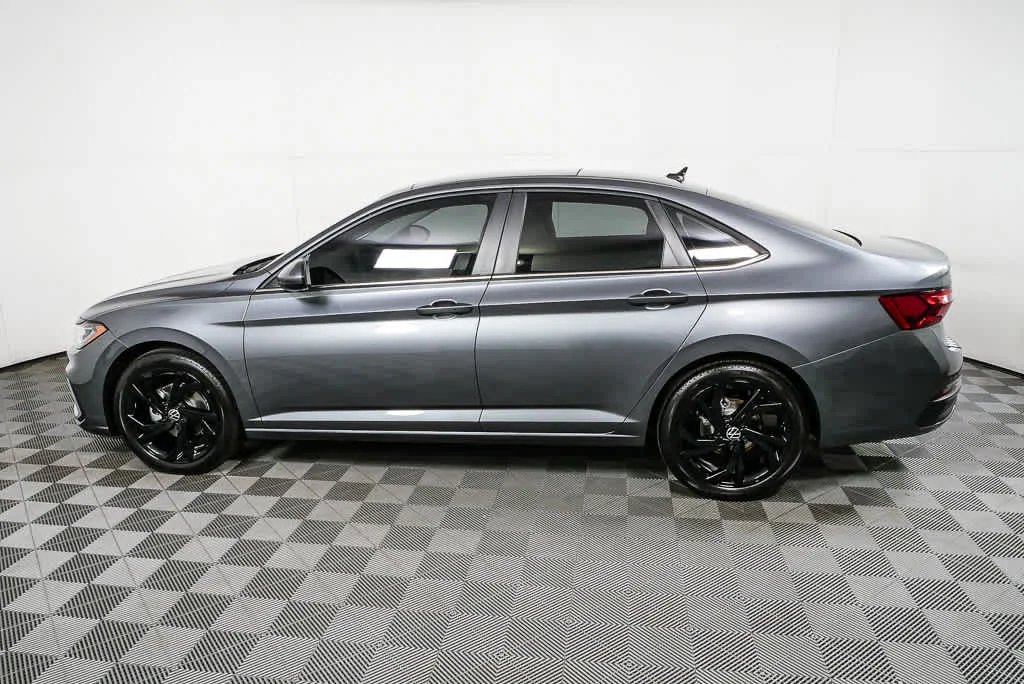 New 2026 Platinum Gray Metallic Volkswagen SE image 29