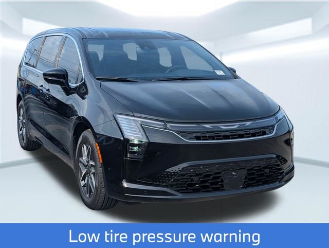 New 2027 Diamond Black Crystal Pearl-Coat Exterior Paint Chrysler Limited image 9