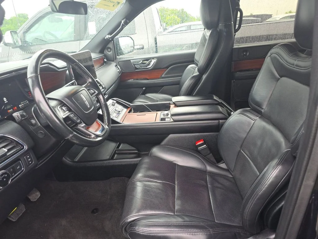 Used 2021 Black Lincoln Reserve image 5