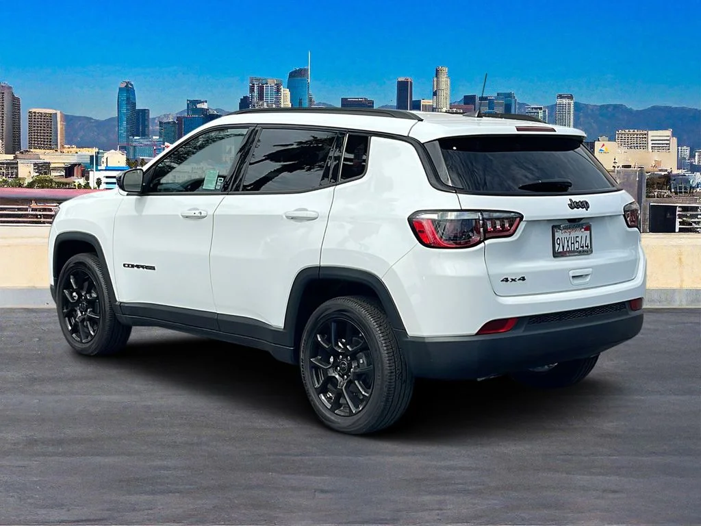 Used 2026 White Jeep Latitude image 3