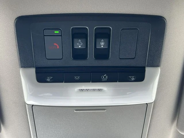 Used 2024 White Nissan Platinum image 25