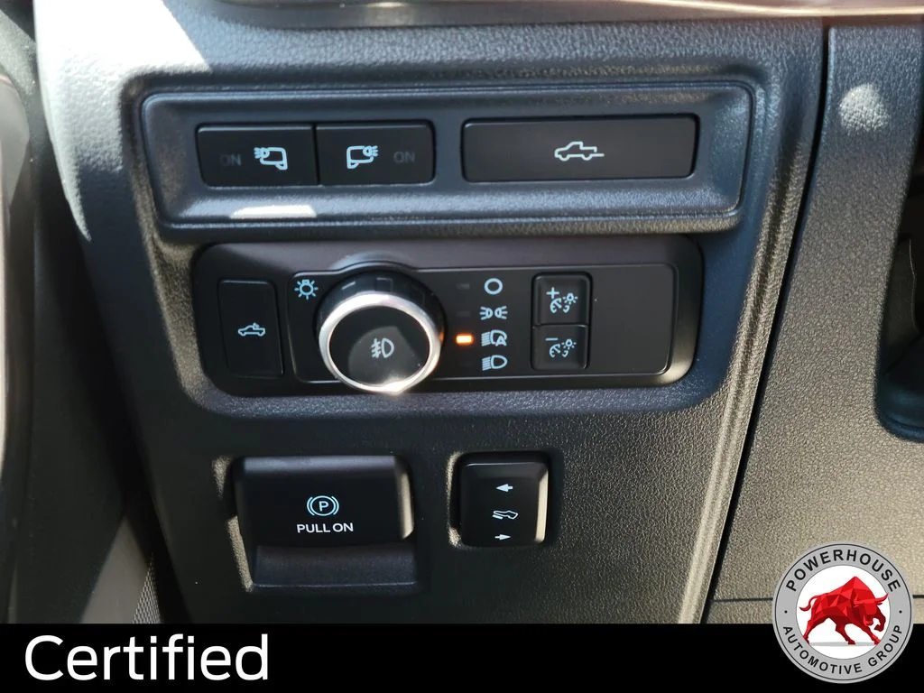 Used 2022 White Ford Lariat image 28