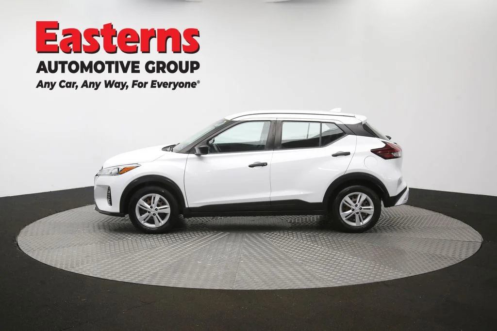 Used 2022 White Nissan S image 58