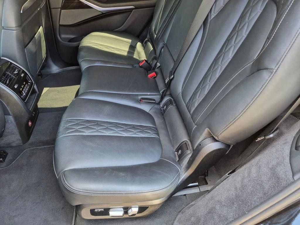 Used 2025 Black BMW xDrive40i image 31