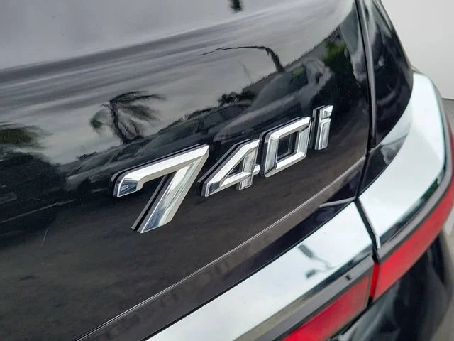 Used 2025 Black BMW 740i image 9