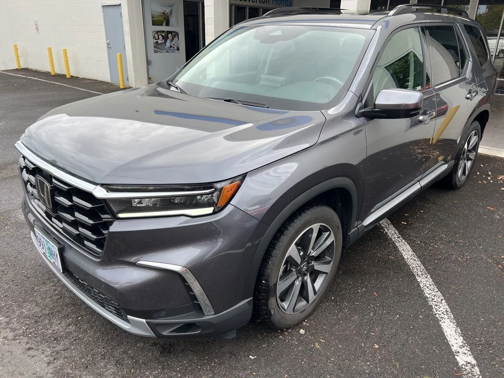 2025 Honda Pilot Touring AWD's photo