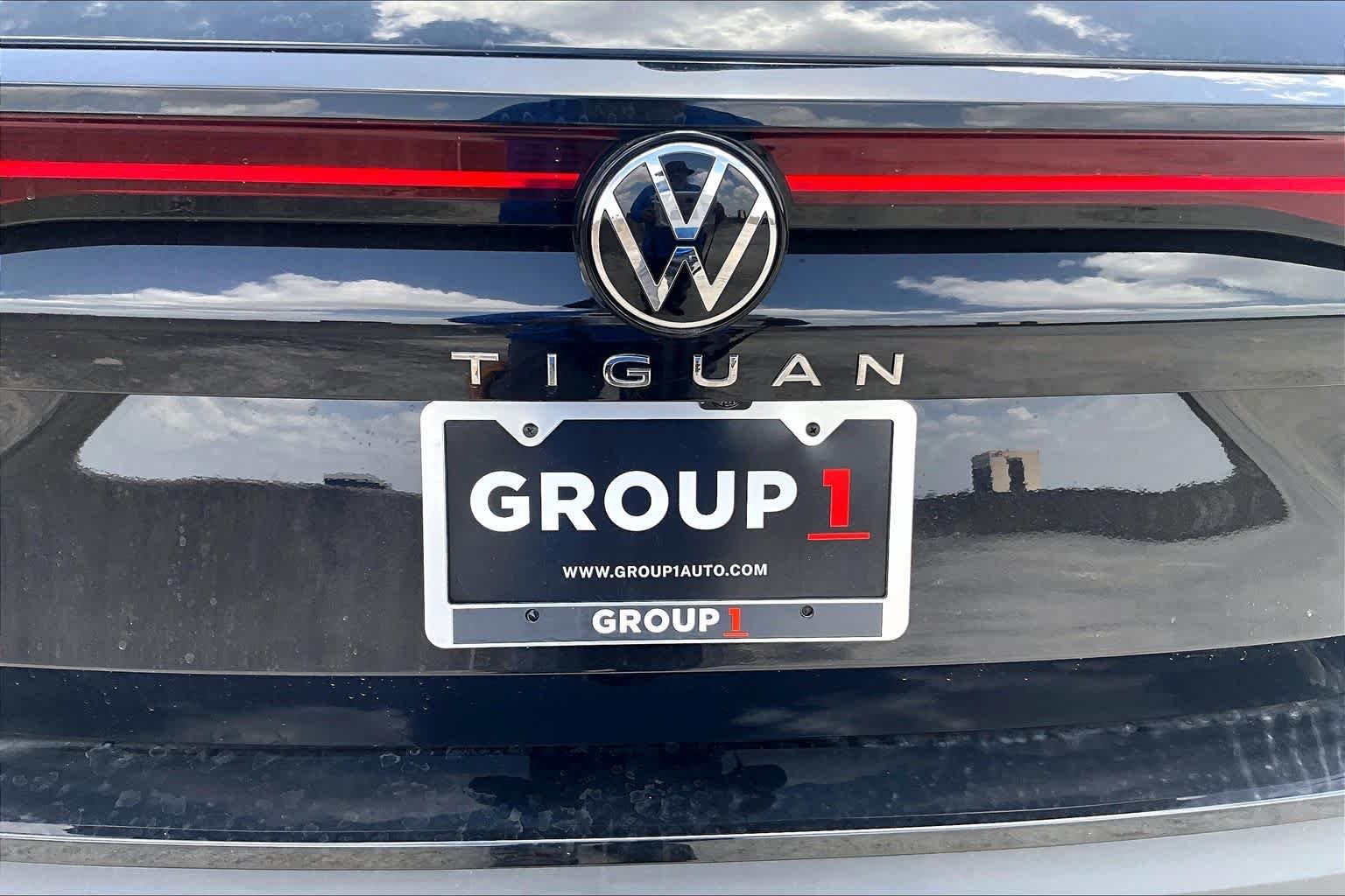 New 2026 Deep Black Pearl Volkswagen 2.0T SE image 15