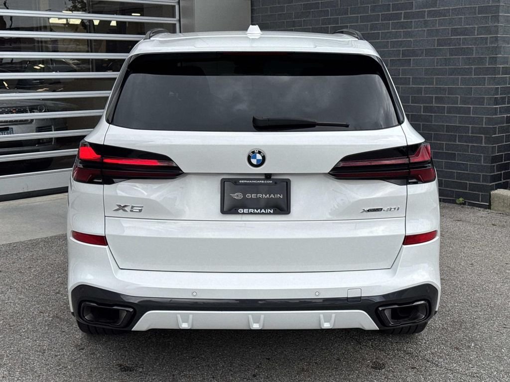 Used 2024 White BMW xDrive40i image 5