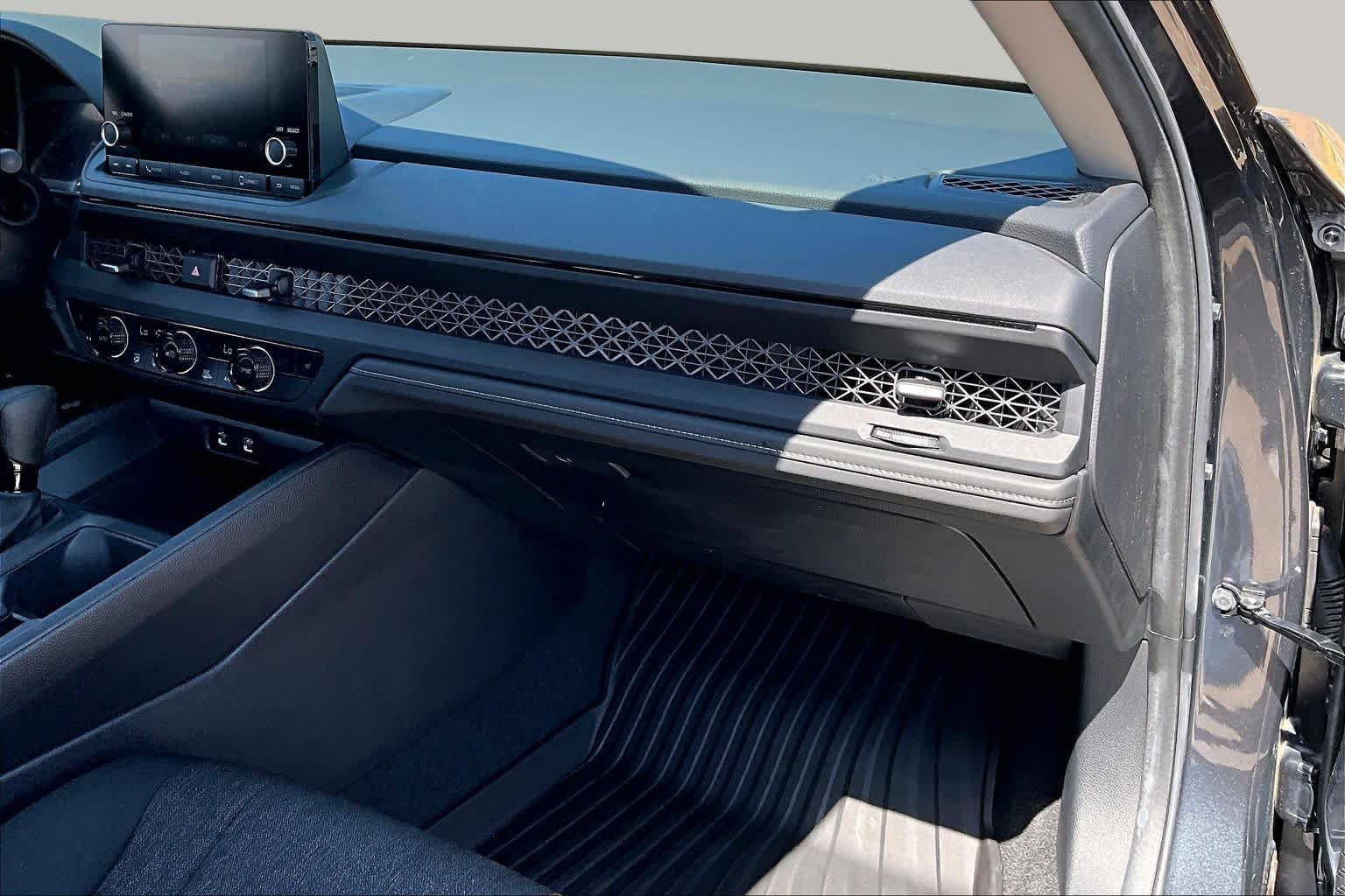 2025 Honda Accord SE - Photo 17