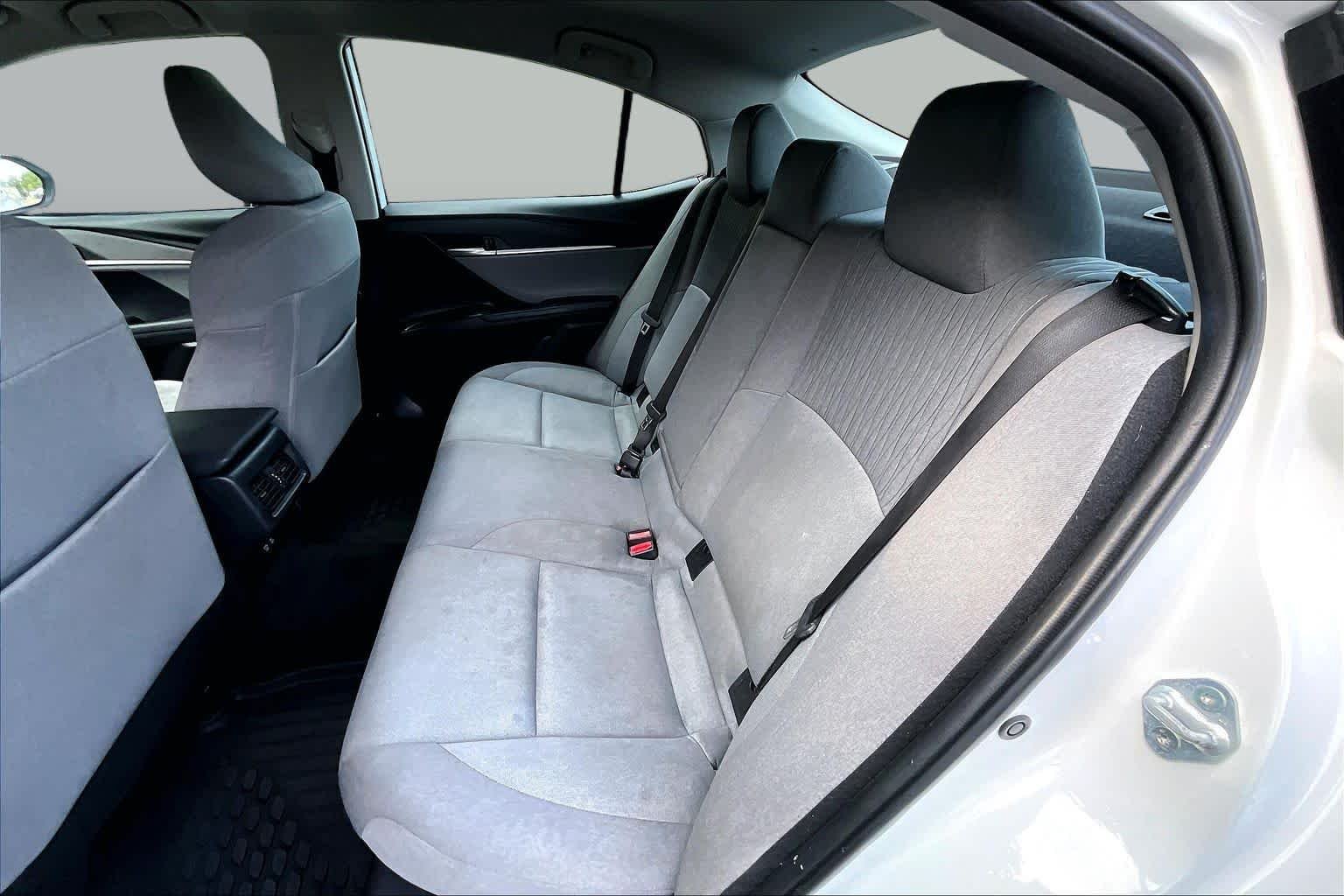Used 2025 Ice Cap Toyota LE image 19