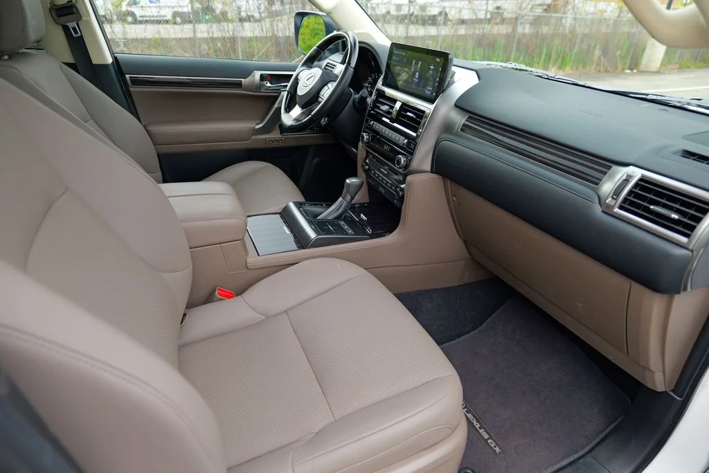 Used 2023 White Pearl Lexus 460 image 35