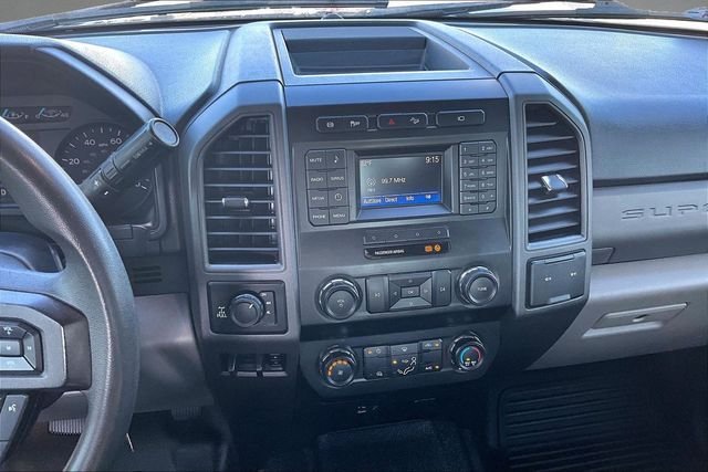 Used 2019 Magnetic Metallic Ford XL image 4