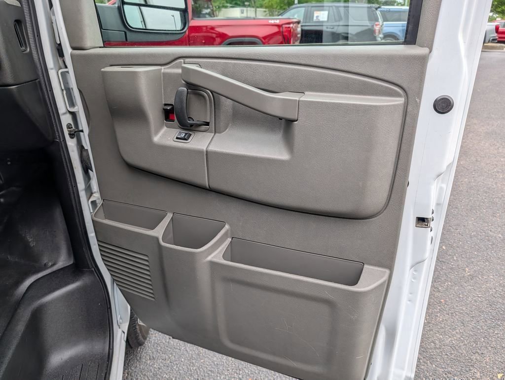 Used 2024 Summit White GMC Work Van image 13
