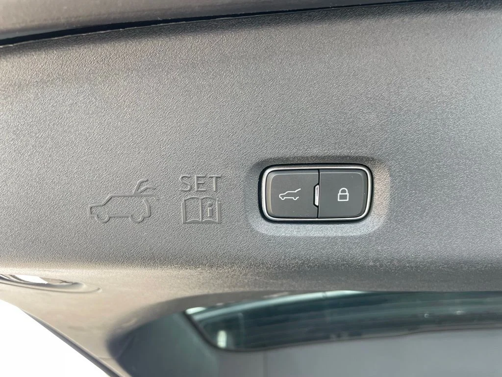 Used 2025 Black Metallic Ford King Ranch image 45