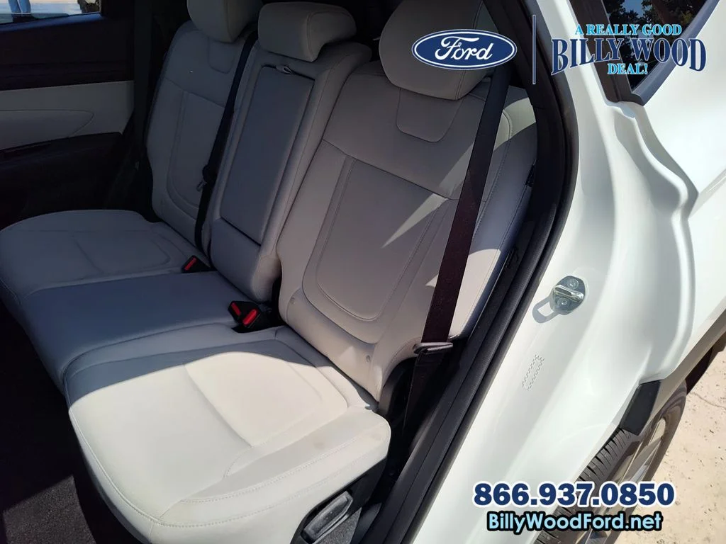 Used 2025 White Pearl Hyundai SEL image 25