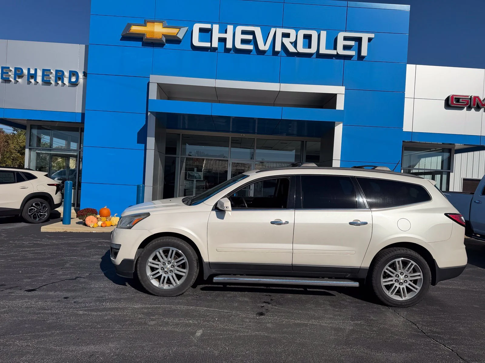 Used 2015 Chevrolet Traverse 1LT with VIN 1GNKVGKD2FJ254029 for sale in Wabash, IN
